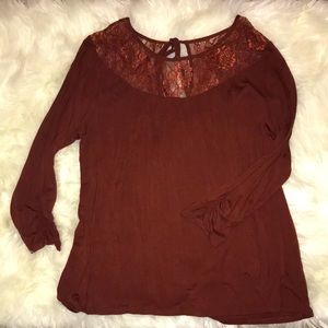 Dark rust red 3/4 sleeve top.